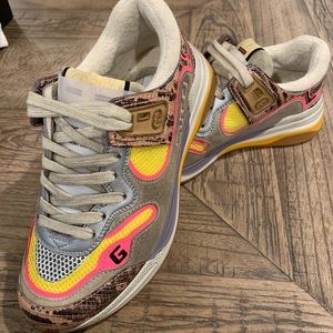 SOLD 💸 Gucci tejus ultrapace suede sneaker